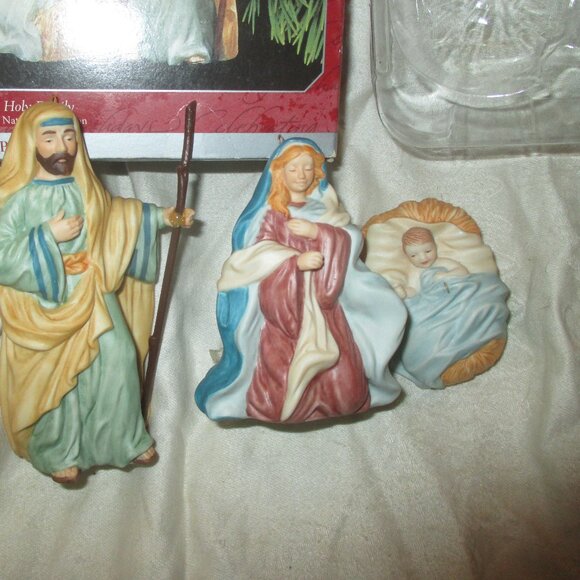 Hallmark Keepsake 1998 The Holy Family 3 Piece Set Christmas Ornament - Picture 2 of 2